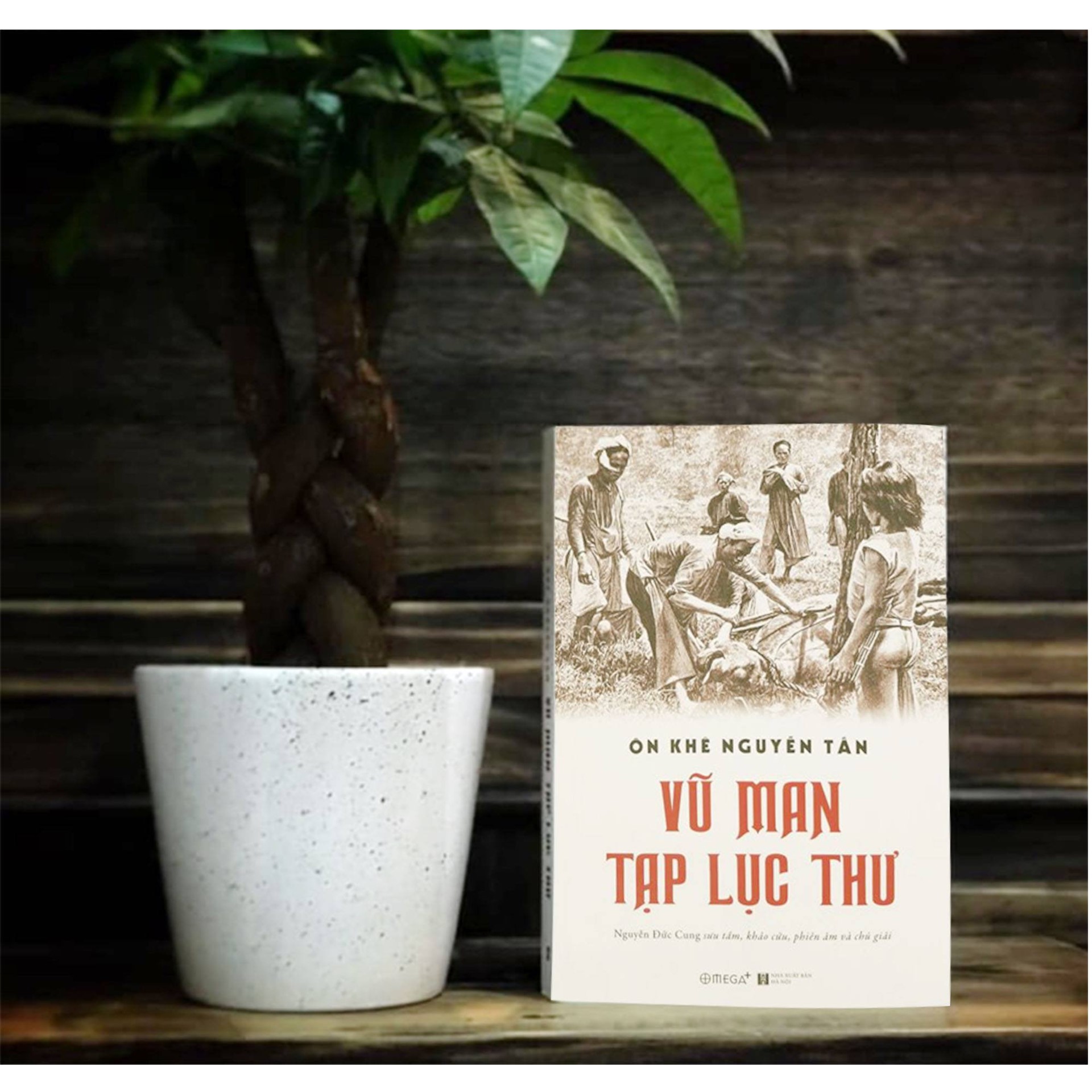 Combo Sách : Vũ Man Tạp Lục Thư + Việt Nam Qua Tuần San INDOCHINE 1941-1944