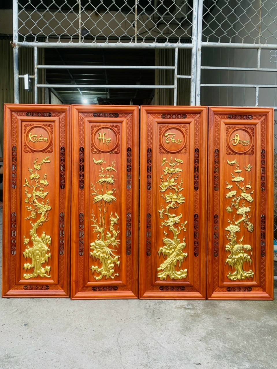 Tranh tứ quý gỗ hương dát vàng cao 107x37x3 CM