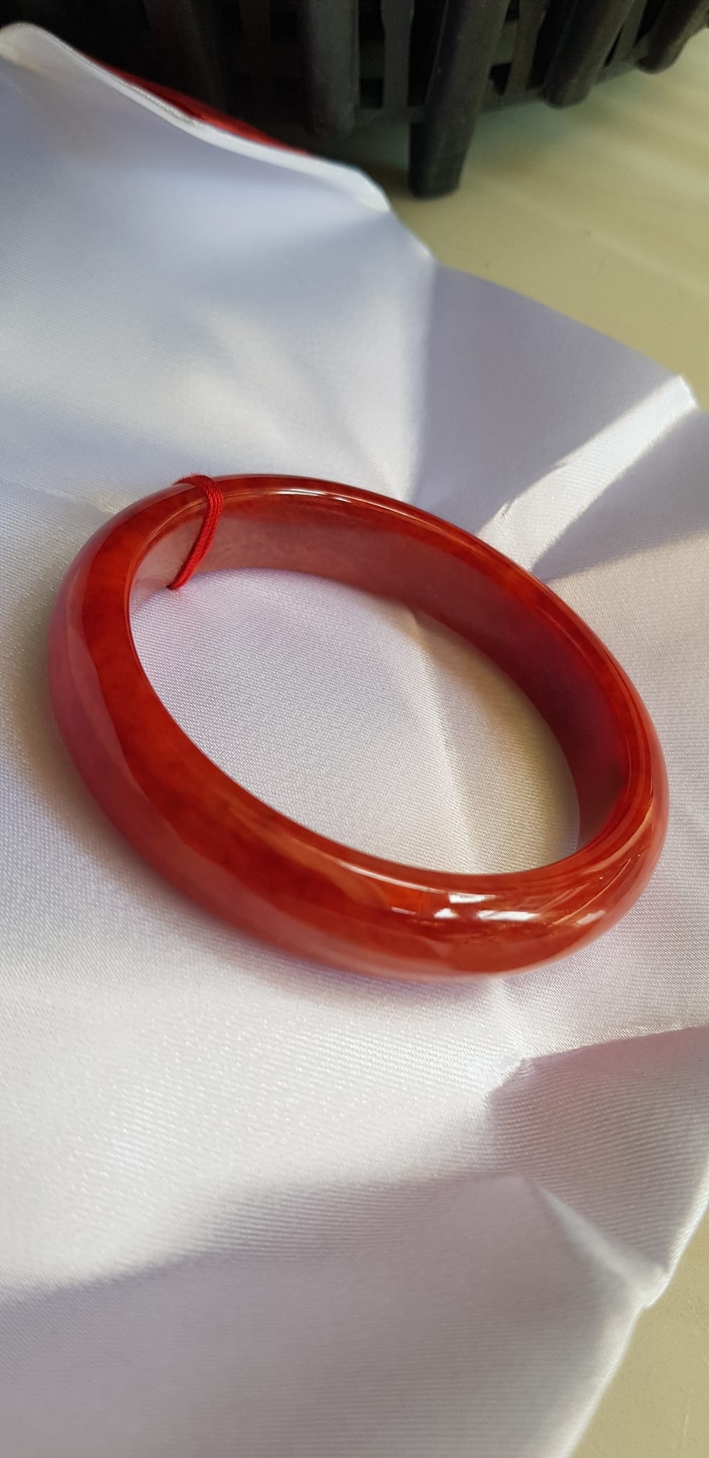Vòng Cẩm Thạch mới Bản Hẹ Đỏ 62mm x cao 13,5mm x dầy 8,5mm màu đỏ bóng đều đẹp nữ mệnh hỏa mệnh thổ đeo hợp Nữ 68kg - 80kg đeo ạ
