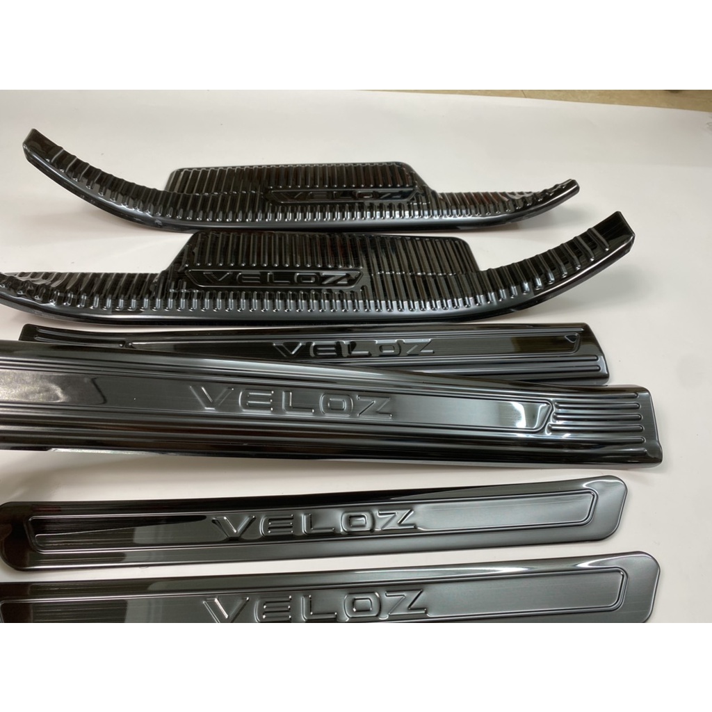 Ốp Bậc Cửa, Nẹp Bước Chân xe TOYOTA VELOZ 2022-2023 HàngTitan