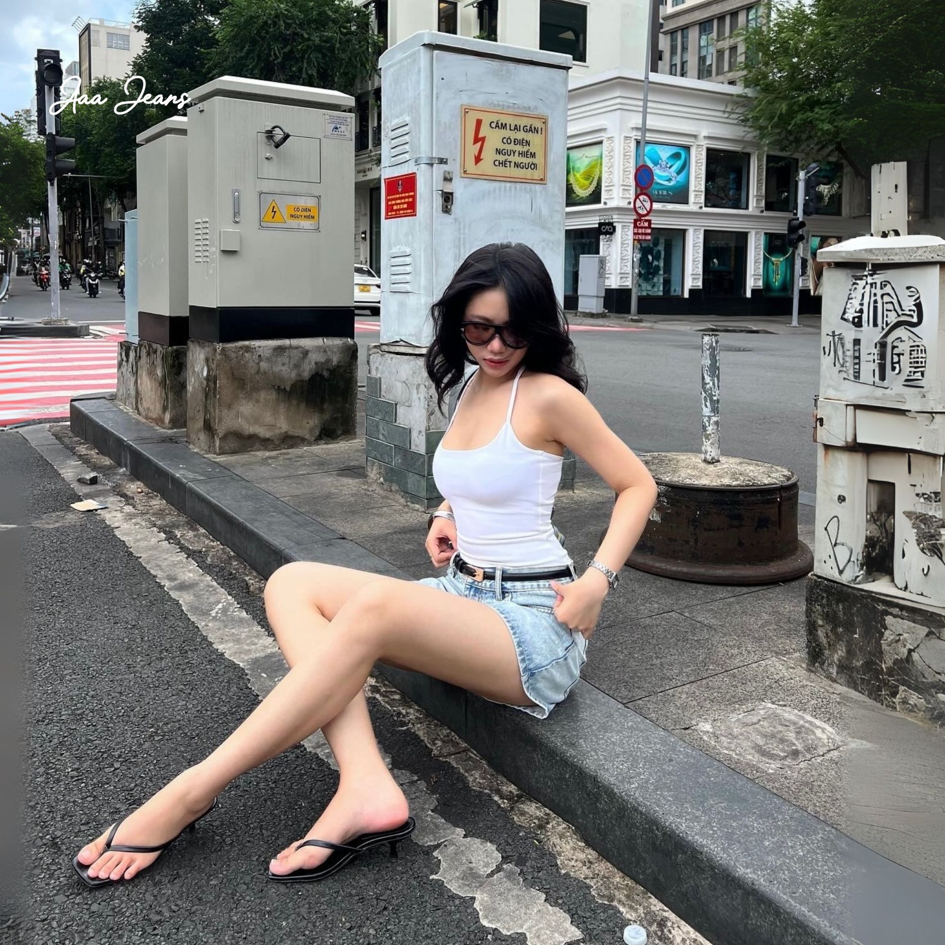 Quần Short Denim Nữ Lưng Vừa Classic Cut Aaa Jeans