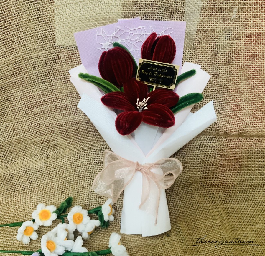 Bó hoa tulip từ kẽm nhung handmade (25×35cm)