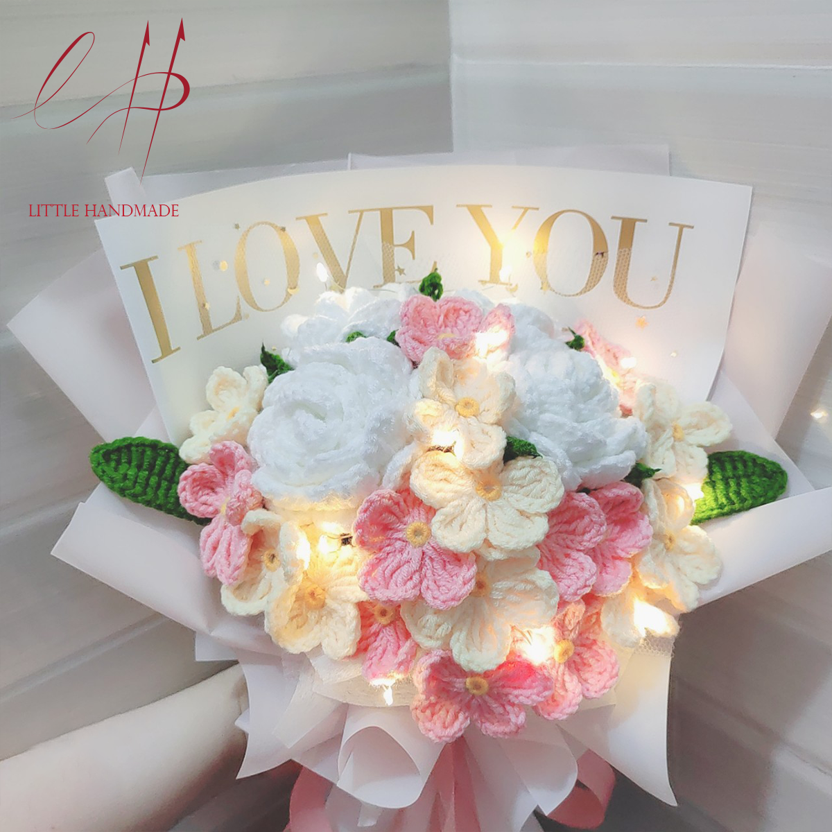 Quà tặng bó hoa 4 bông hồng và 18 hoa lưu ly bằng len handmade