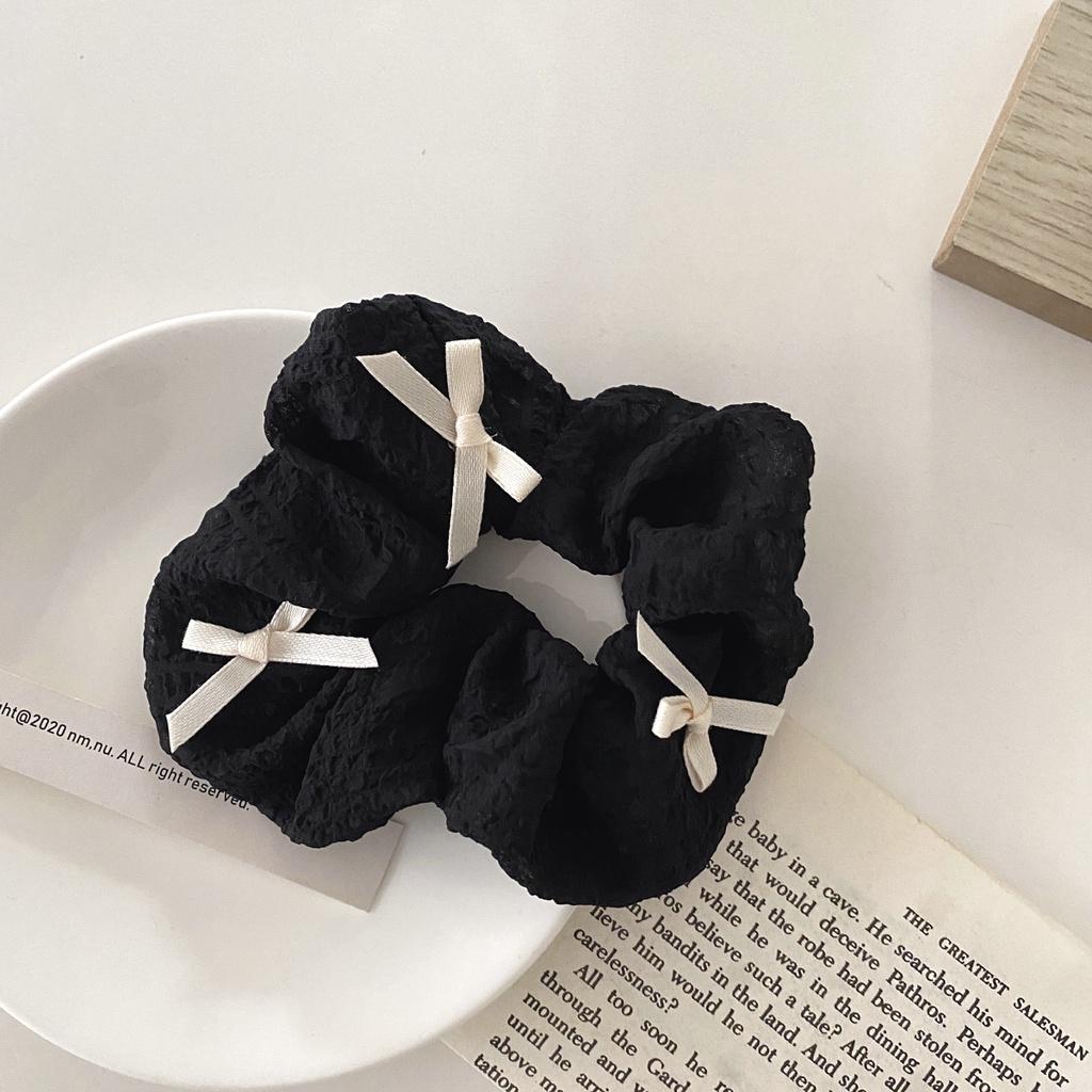 Dây cột tóc Classy scrunchies 2 màu trắng đen có gắn nơ xinh xắn PK774