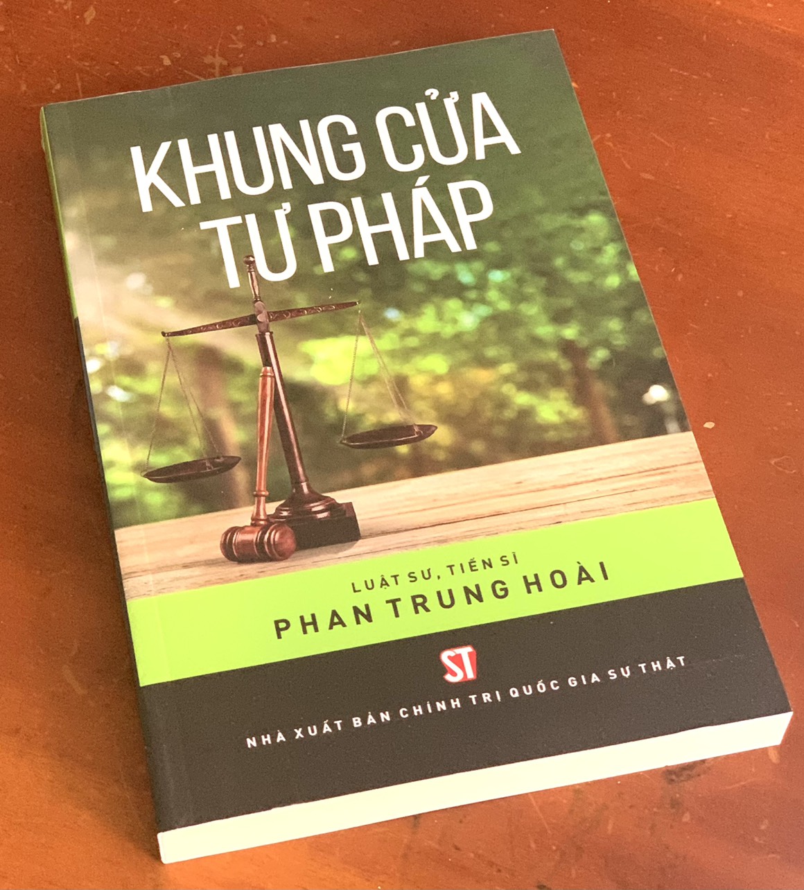 Khung cửa tư pháp