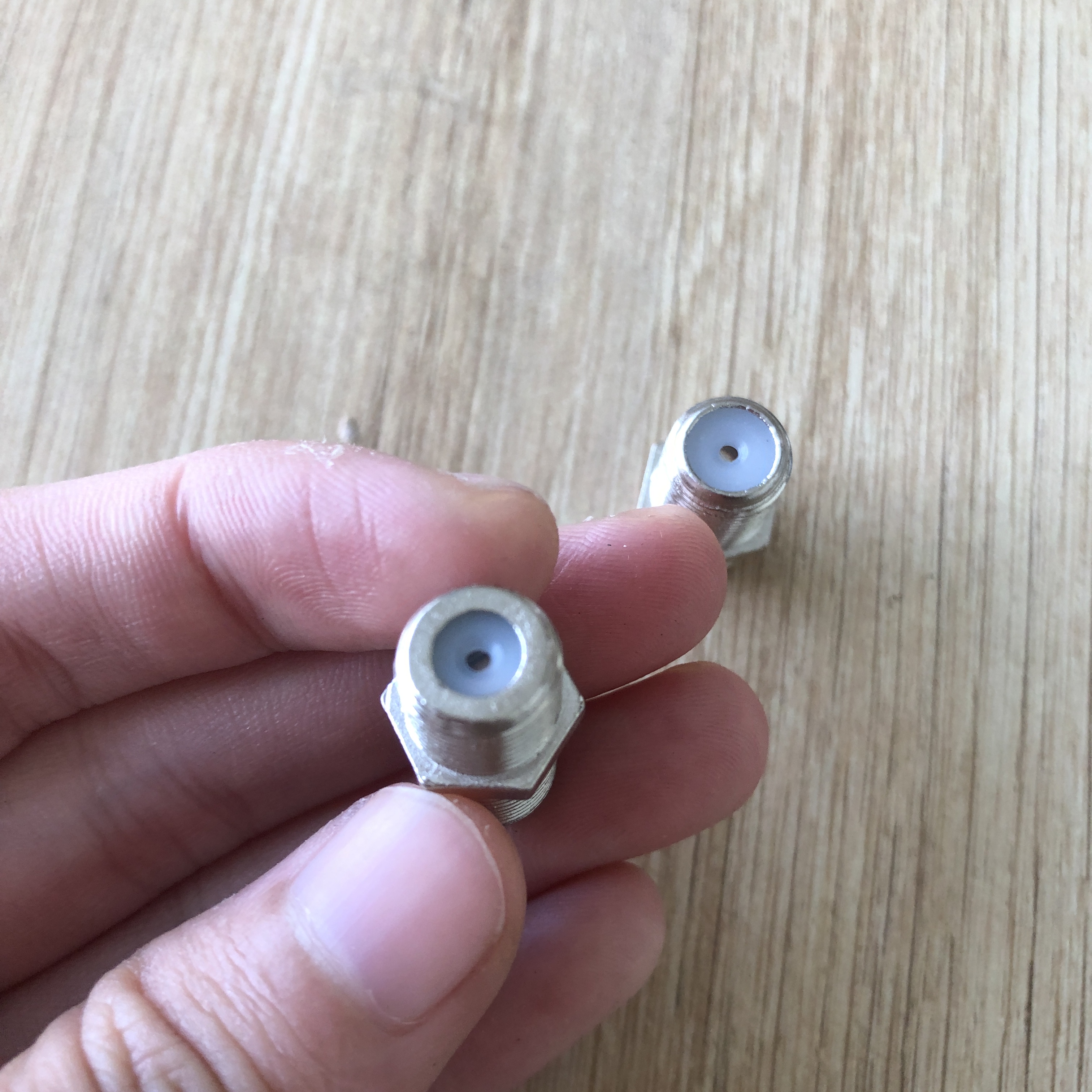 Đầu nối F-F dài 21mm cho cáp RG6, Taiwan, F81