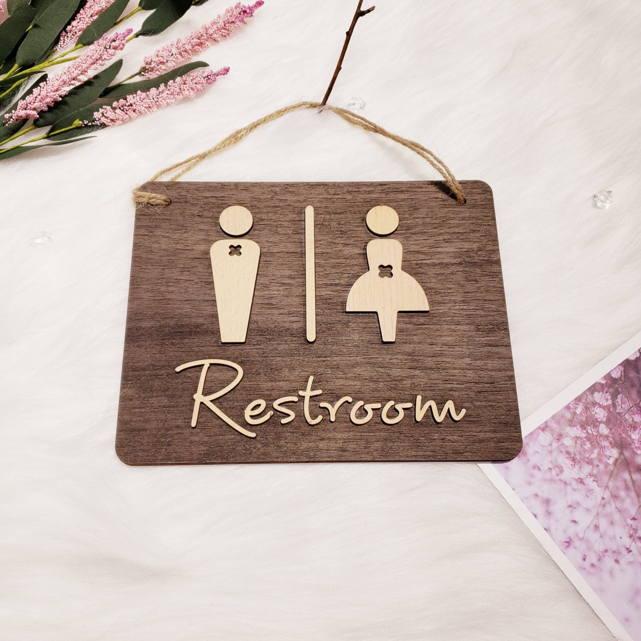 Bảng gỗ trang trí RESTROOM