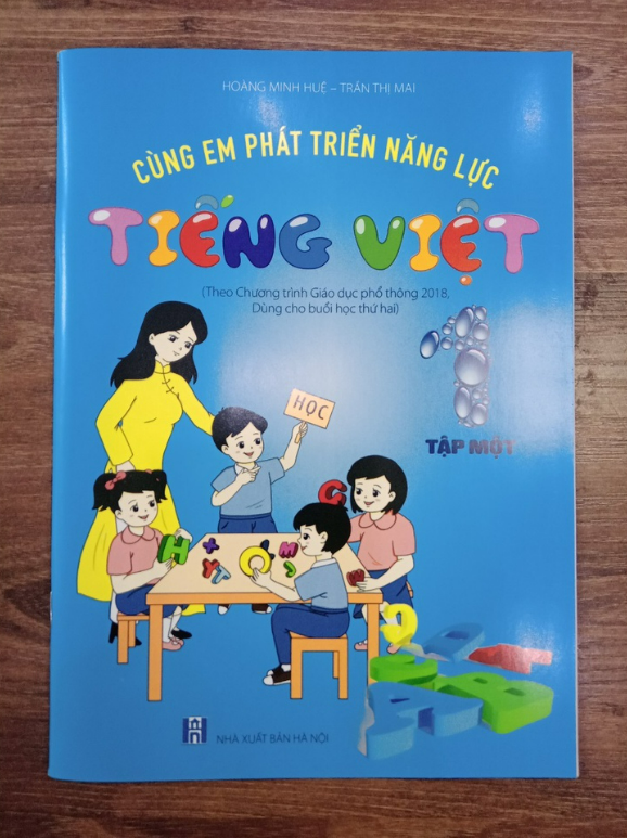 Sách - Cùng Em Phát Triển Năng Lực Tiếng Việt Lớp 1 - tập 1