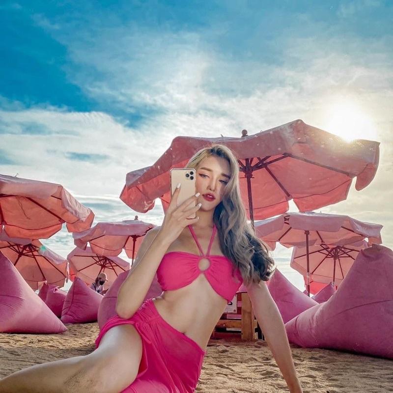 Set bikini 3 mảnh kèm chân váy màu hồng sang chảnh