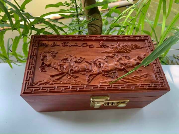 Hộp đựng tiền tiết kiệm có khoá cao cấp bằng gỗ hương,hộp đựng con d##ấu trạm mã đáo thành công