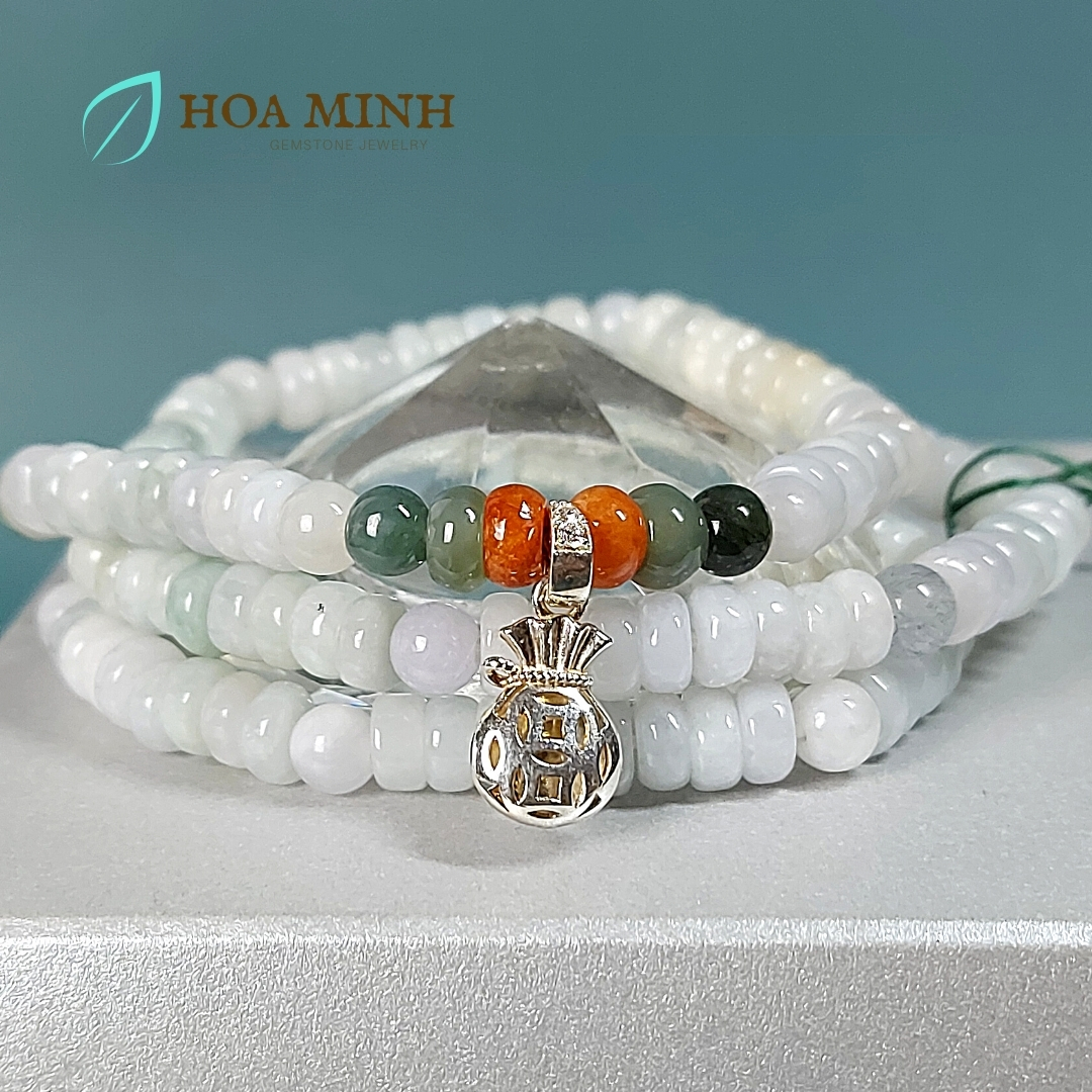 Vòng tay vòng chuỗi Ngọc Cẩm Thạch trắng nếp 5.7 li kiểu bánh xe quấn 3 vòng, phối charm túi tiền bạc, viên Cẩm Thạch Huyết