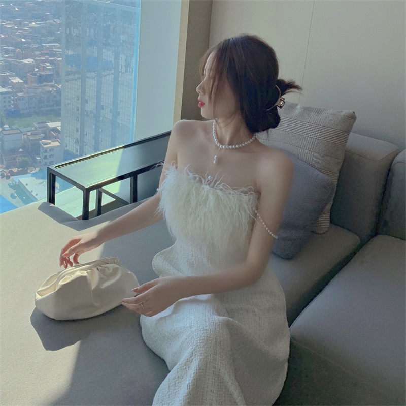 Đầm Xòe 2 Dây Phối Lông Đi Tiệc kiểu dáng xòe nhẹ nhàng nữ tính,phối lông ở ngực kèm dây hạt làm điểm nhấn. Tạo nên chiếc đầm phong cách thời trang trẻ trung,ngọt ngào nữ tính mà ko kém phần quyến rũ và sang chảnh. Màu sắc và kiểu dáng ko kén da lun ạ