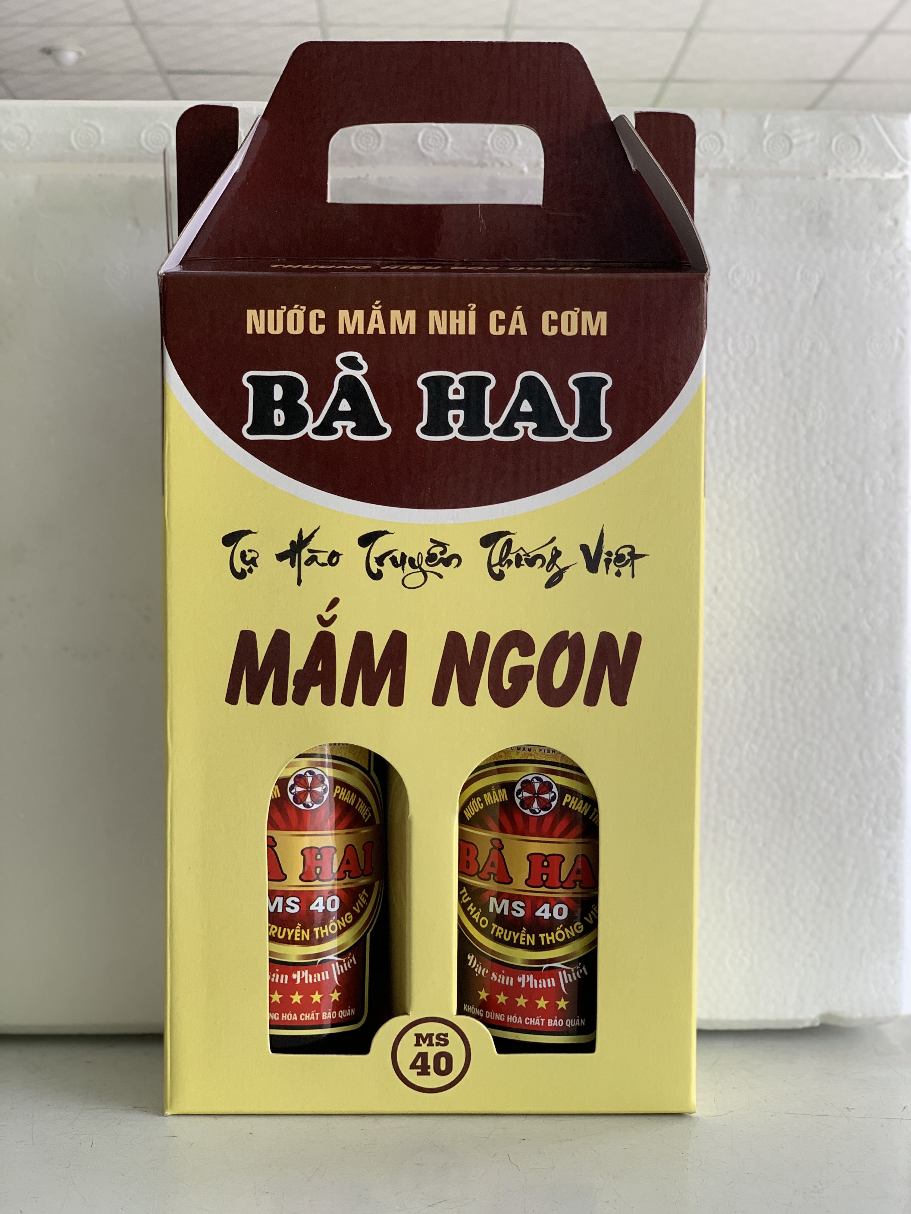 Xách 2 Chai Nước Mắm Nhĩ Cá Cơm Bà Hai ( 2 x 500ml )