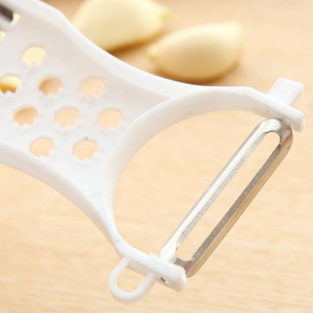 Dụng cụ bào sợi rau củ, nạo rau củ đa năng cắt, tỉa, gọt vỏ trái cây có lỗ treo bằng nhựa cao cấp màu trắng đỏ