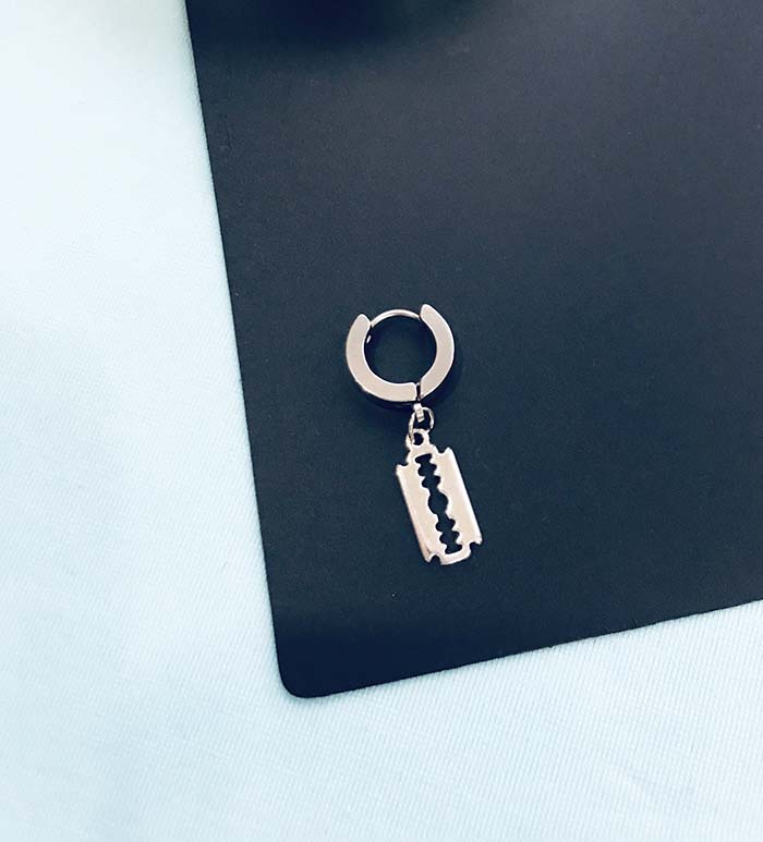 Bông tai thời trang lưỡi lam unisex