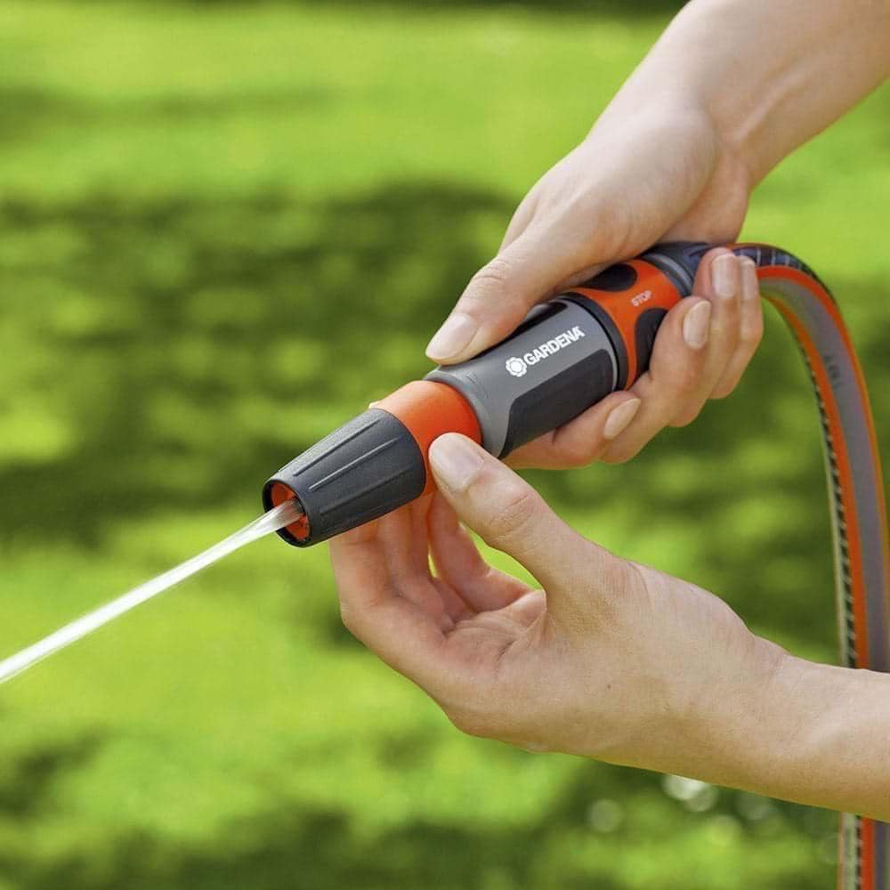 Vòi tưới cây thay thế Gardena thích hợp sử dụng để rửa dụng cụ, sân vườn và tưới cây.