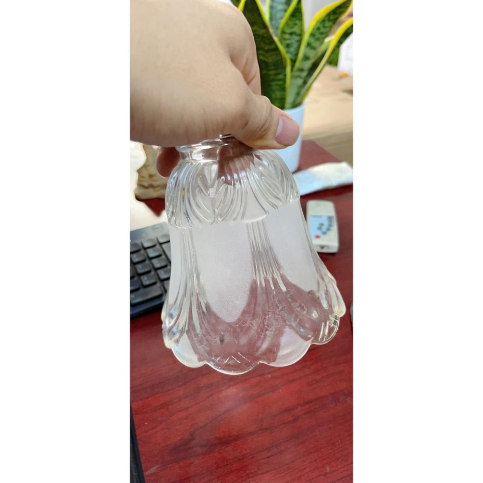 Chao quạt trần trên nhà Đèn tô điểm