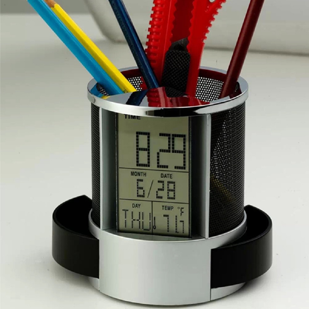 Hộp đựng bút tiện dụng có hai ngăn nhỏ linh hoạt kéo ra vào kết hợp đồng hồ xem giờ + ngày tháng năm, nhắc nhở lịch hẹn sinh nhật,... và đo nhiệt độ phòng