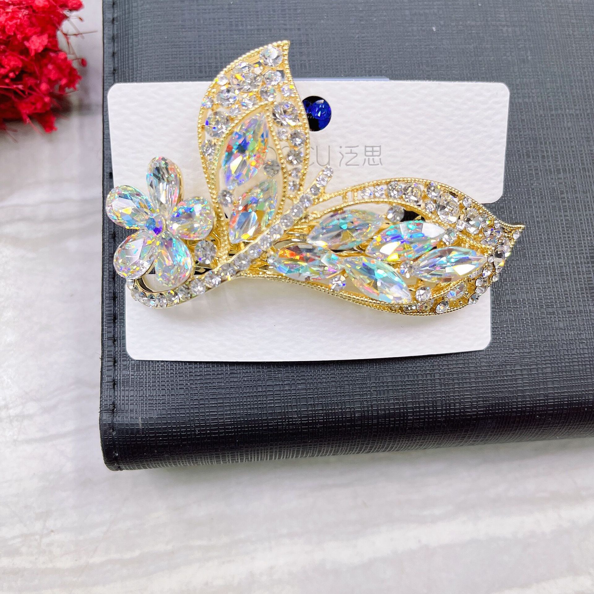 Kẹp bấm trung niên cho đính đá pha lê sang trọng thiết kế đuôi nàng tiên cá xinh xắn