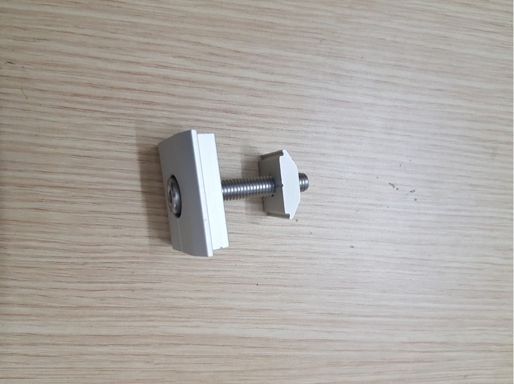 Kẹp giữa cố định 2 tấm pin năng lượng mặt trời GIVASOLAR