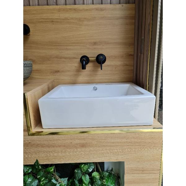 Lavabo sứ đặt bàn vuông men nano tuyết cao cấp KT 56*45*15