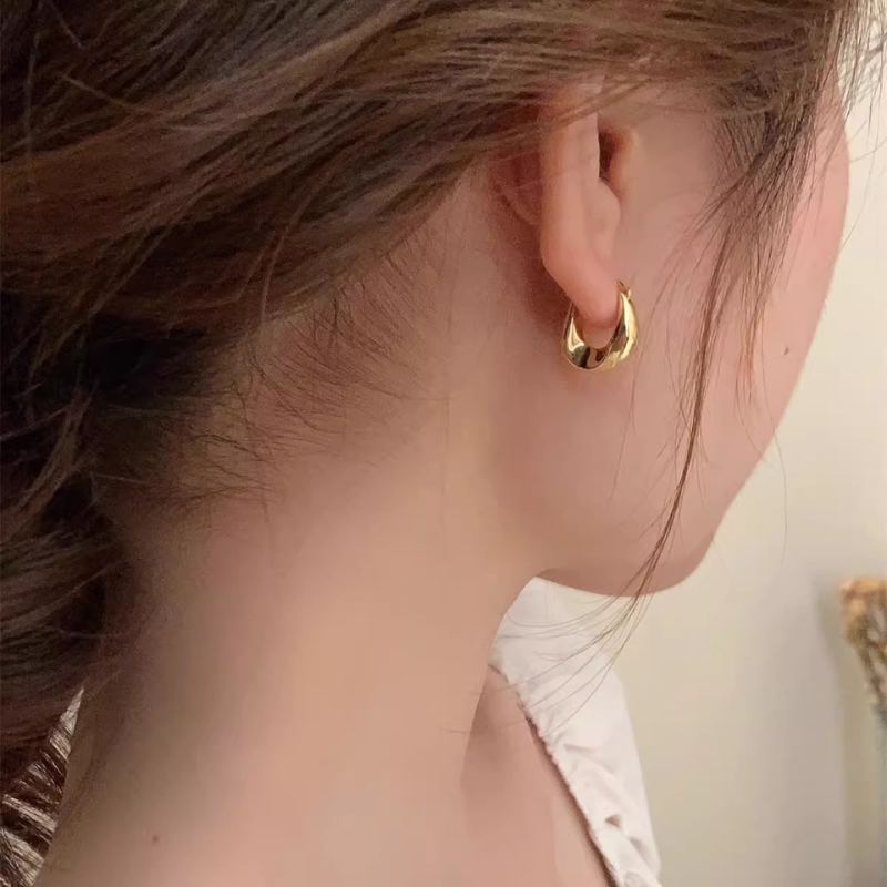 Khuyên tai phong cách basic, đời thường, bông tai phối đồ cơ bản, phụ kiện hằng ngày thời trang độc đáo, khuyên tai