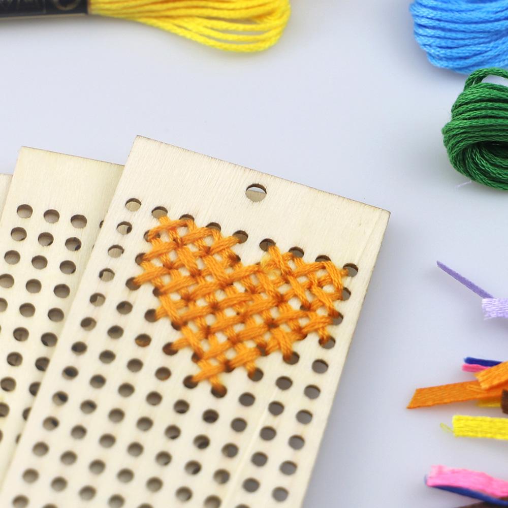 6 cái bookmark bằng gỗ với chỉ thêu màu