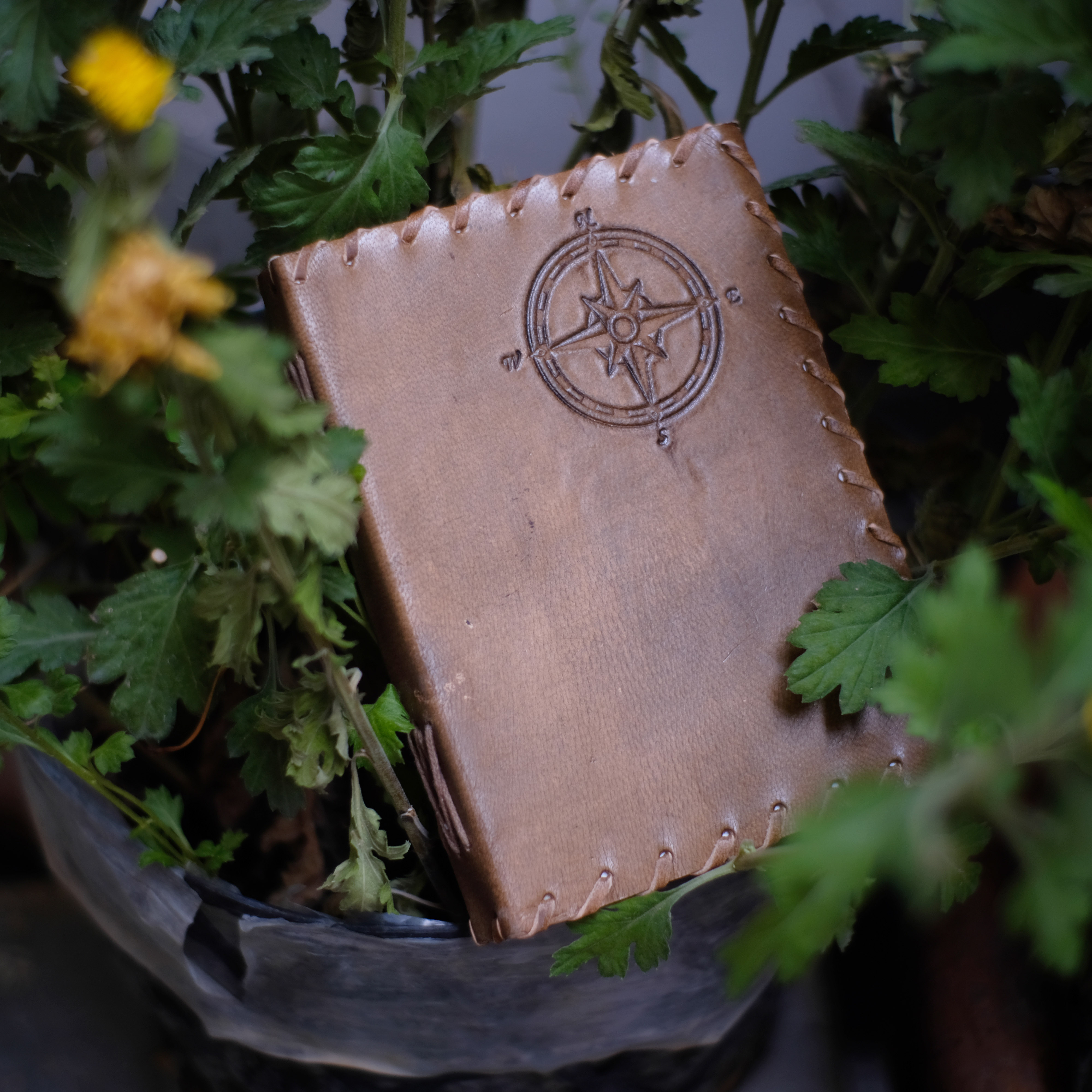 Sổ tay bìa da thật handmade Ấn Độ hình la bàn giấy tái chế Handmade 100 trang SketchBook Handmade leather journal