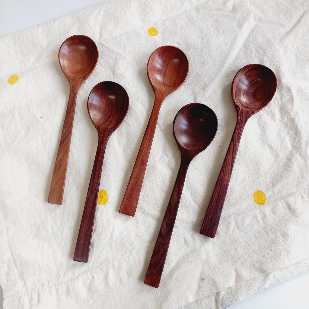 Thìa Gỗ Trắc Miệng Tròn Cỡ 16.5x4 cm Ăn Cơm, Soup, Chè An Toàn