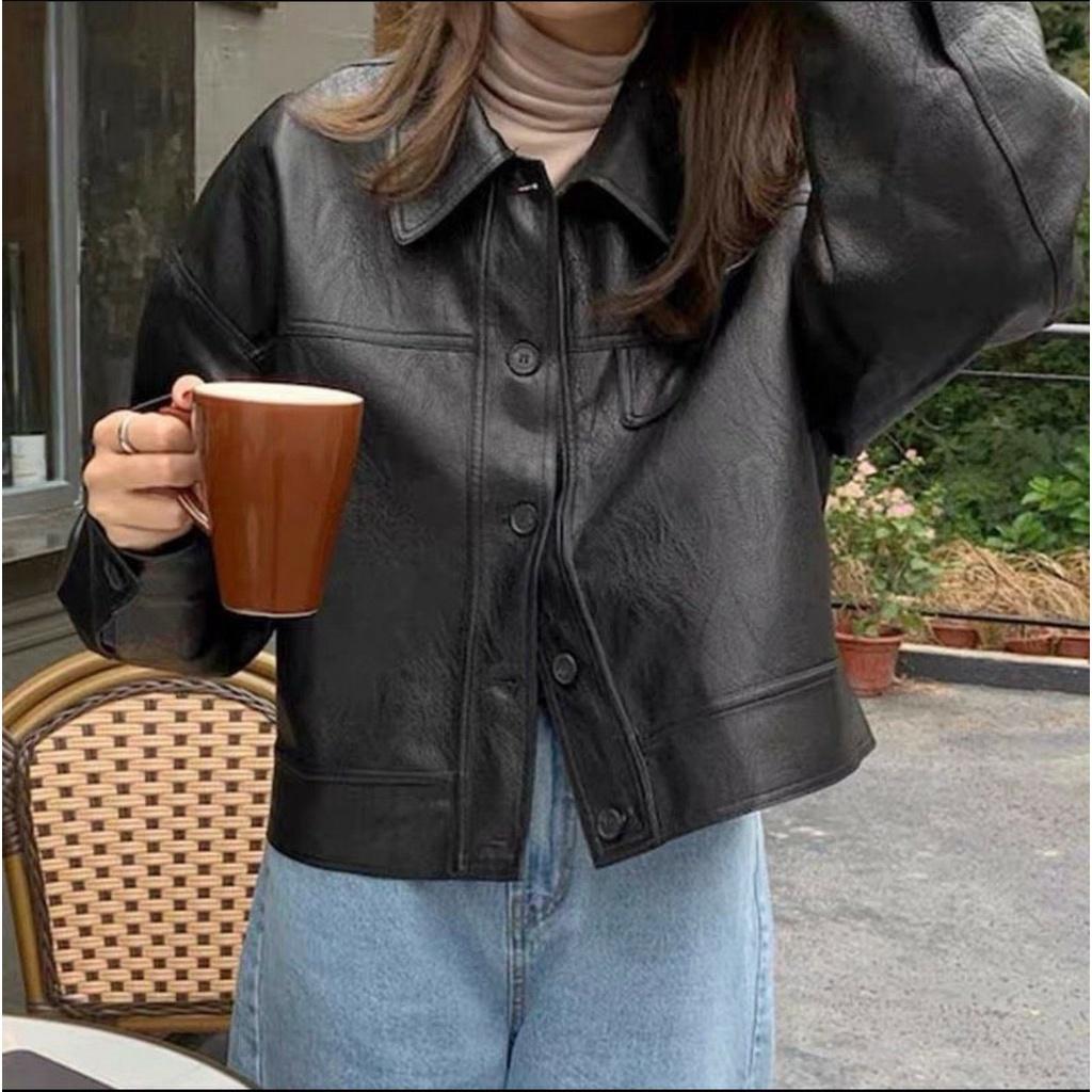 Áo khoác da dáng ngắn cổ bẻ nắp túi ngực 2 màu hàng Quảng Châu Lyn Closet A185L