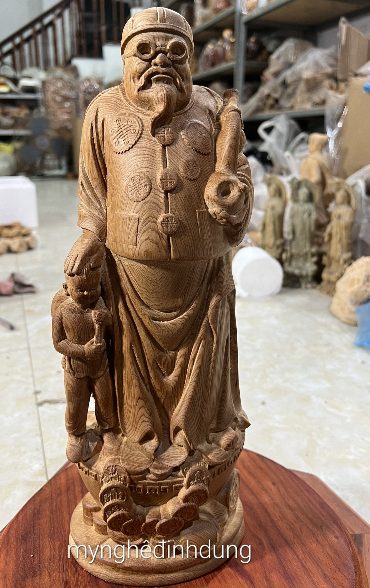 Tượng ngài thương gia bằng gỗ bách xanh thơm nức kt cao 40×14×12cm