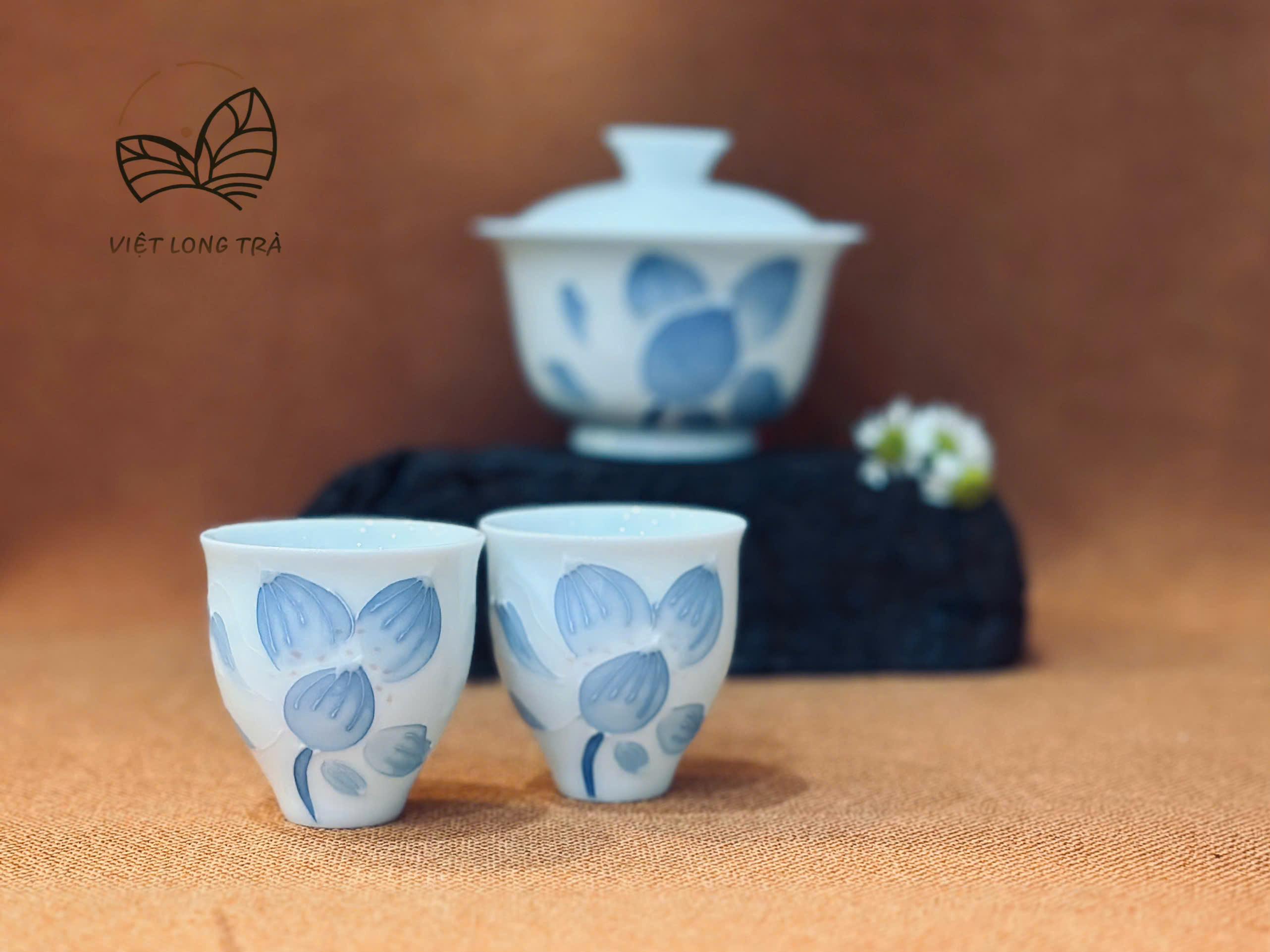 CHÉN UỐNG TRÀ SỨ CẢNH ĐỨC – HỌA TIẾT SEN LAM VẼ TAY – 40 ML - VIỆT LONG TRÀ