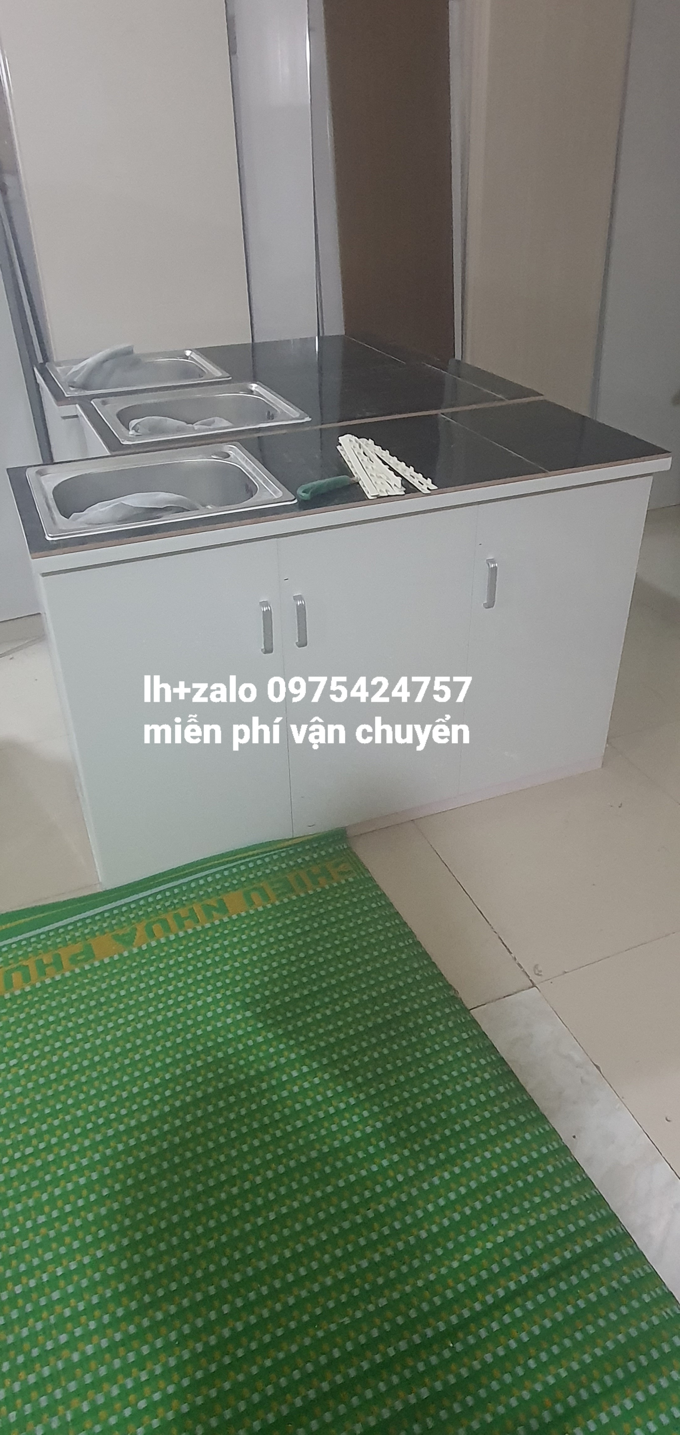 Tủ bếp sẵn bồn mặt gạch