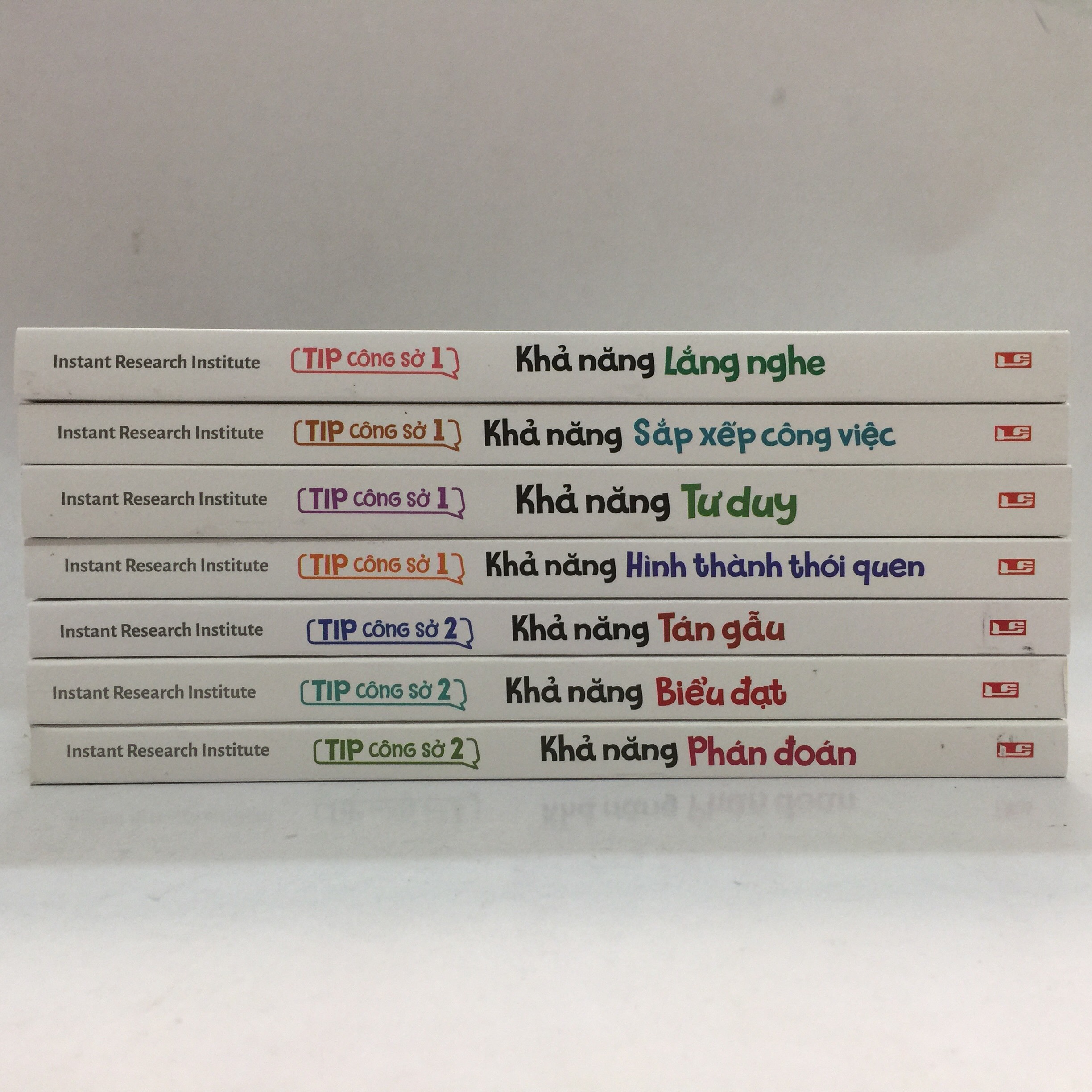 Sách kỹ năng sống - Tip Công Sở 2 - Khả Năng Tán Gẫu – Giải Quyết Mọi Tình Huống Ứng Xử