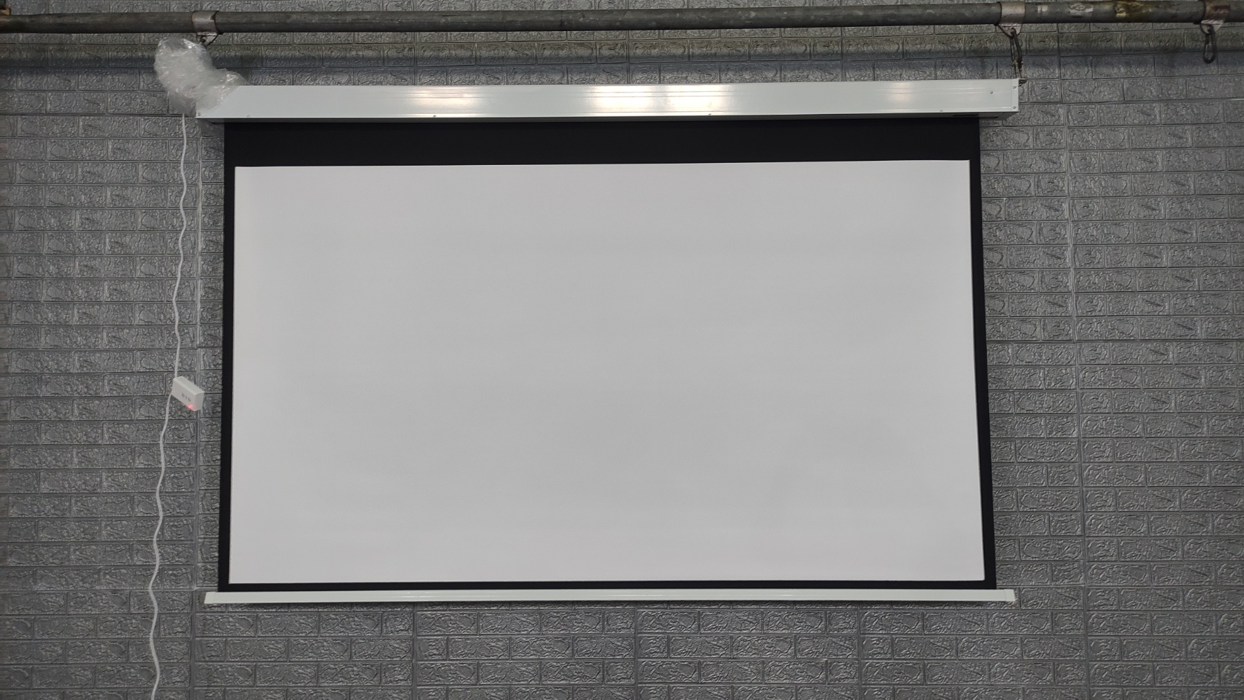 Màn chiếu âm trần ECO-APOLLO đa dạng tỉ lệ kích thước từ 100″ đến 150″ hàng bảo hành 12 tháng - Hàng nhập khẩu