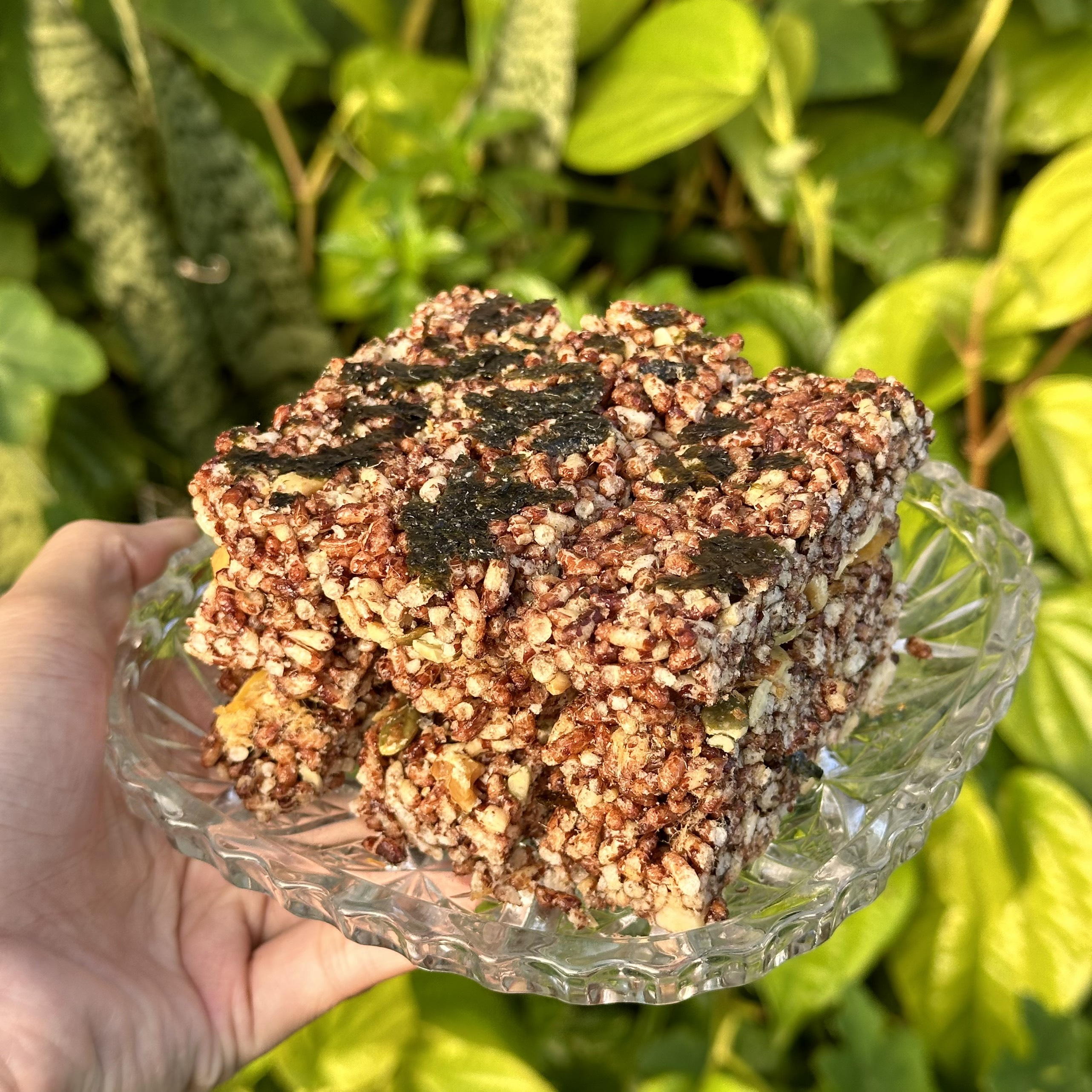 Thanh gạo lứt hạt điều rong biển FnV bịch 45g