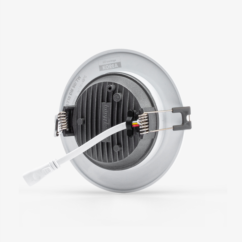 Đèn LED âm trần downlight 7W thay thế đèn compact âm trần 15W, tuổi thọ gấp 2,5 lần, tiết kiệm 50% điện năng, độ sáng ít suy giảm ... Model: AT10 ĐM 90/7W.