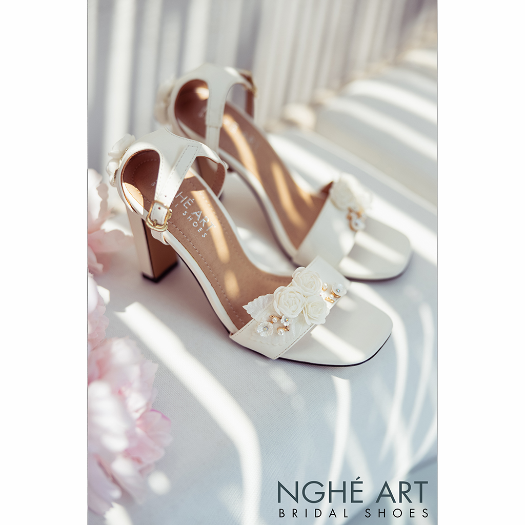 Giày cưới Nghé Art sandal hoa trắng 292