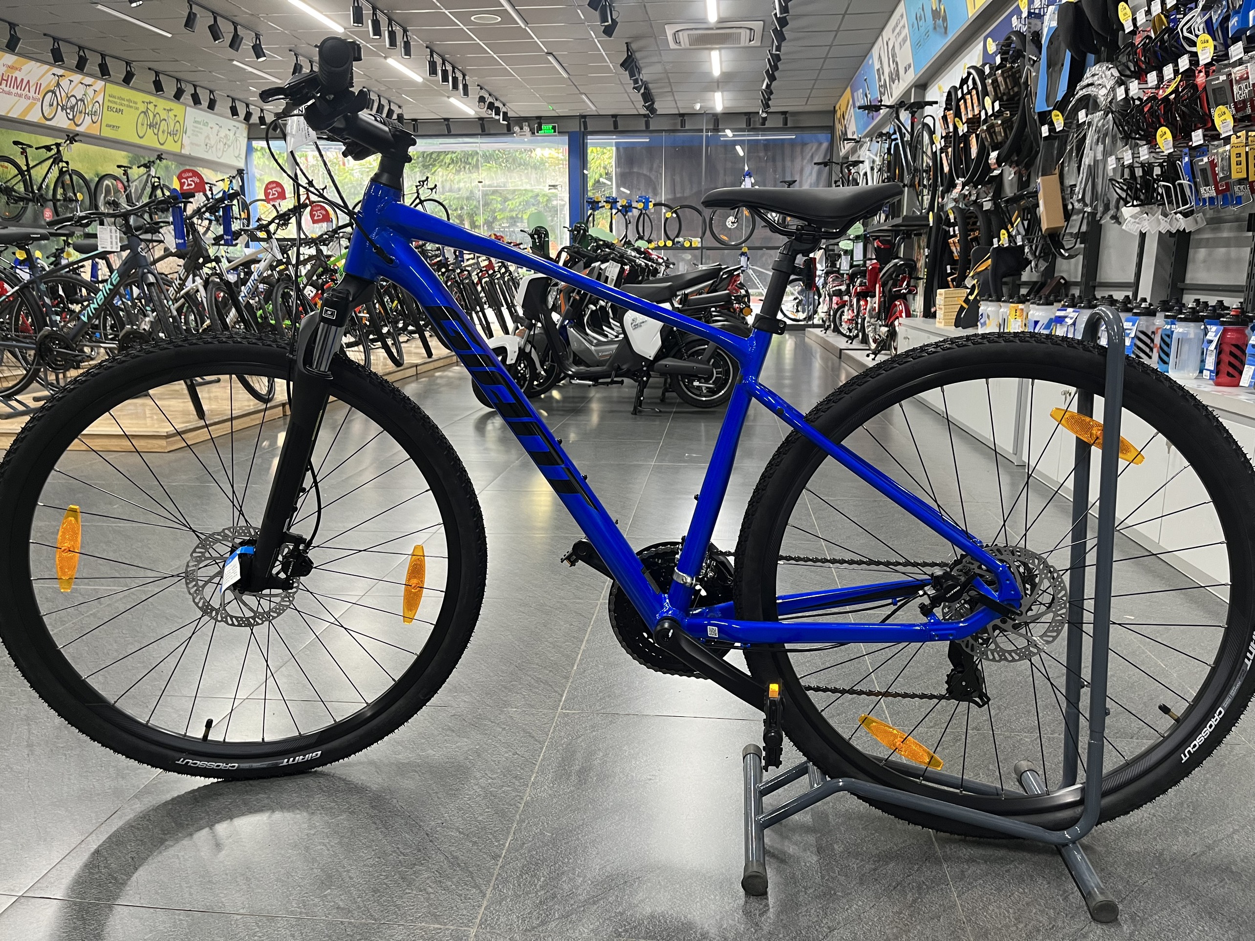 Xe Đạp Thể Thao Địa Hình MTB GIANT Roam 4 Disc – Phanh Đĩa, Bánh 700C – 2022