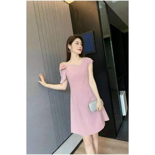 HÀNG NHẬP - ĐẦM SUÔNG CỔ LỆCH ĐÍNH HẠT CHÂU 1 BÊN VAI KẾT NƠ HẠT CHÂU