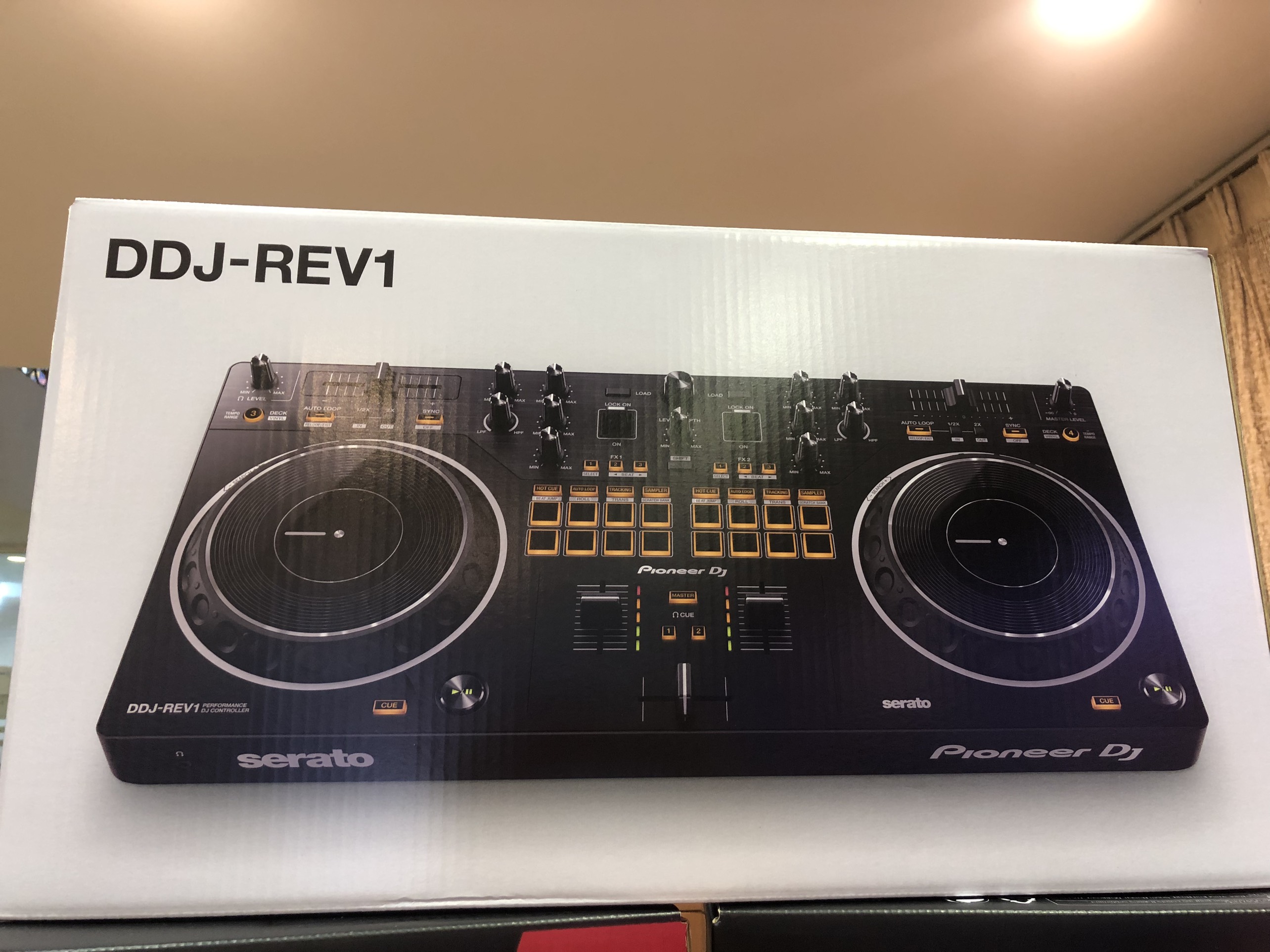 Máy DJ Controller 2 kênh sử dụng Serato  DJ  DDJ REV1 Pioneer  - Hàng chính hãng