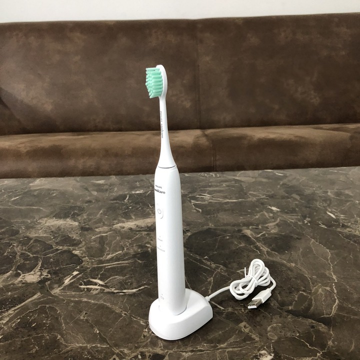 Bàn chải đánh răng điện Philips Sonicare HX2421 tích hợp 2 chế độ làm việc Clean, Sensitive - Hàng Nhập Khẩu