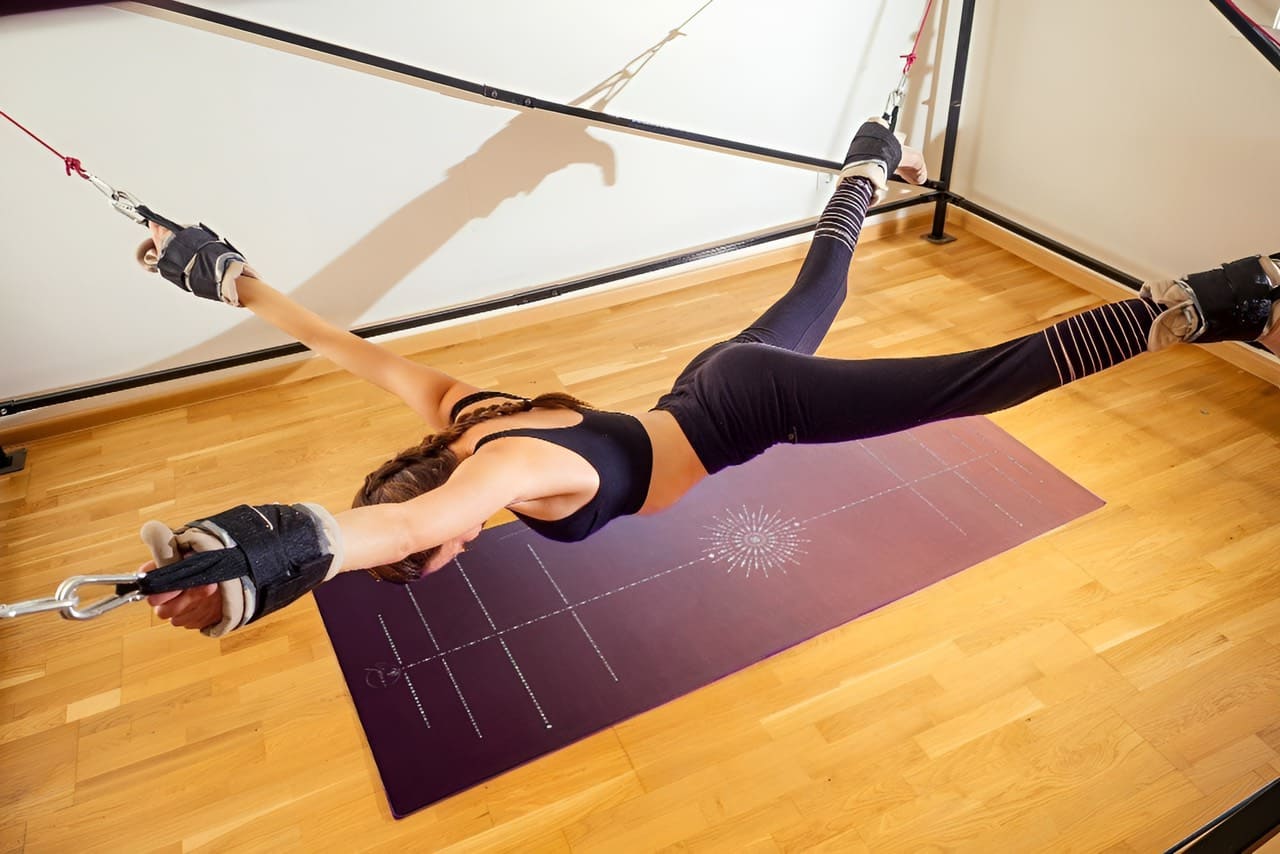 Thảm tập yoga chính hãng Yvonne, Pole Star Brown (TẶNG KÈM 3 QUÀ TẶNG) dày 6mm, bề mặt nhám, siêu bám, chống trơn trượt, thấm hút mồ hôi, càng nhiều mồ hôi càng bám, dễ vệ sinh, bề đẹp, sang trọng