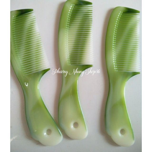 Lược nhựa chải đầu