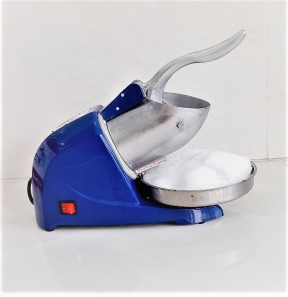 Máy bào đá làm sinh tố kem ly trà sữa ICE-3 Dao Inox: Công suất 300W. Vỏ máy làm bằng nhựa ABS cao cấp bền đẹp