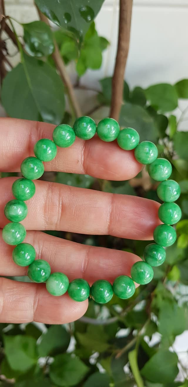 Vòng tay phong thủy đá cẩm thạch xanh tươi size hạt 8mm hay 8li màu xanh ngọc tươi trẻ đẹp nữ mệnh mộc mệnh hỏa mệnh thủy ạ