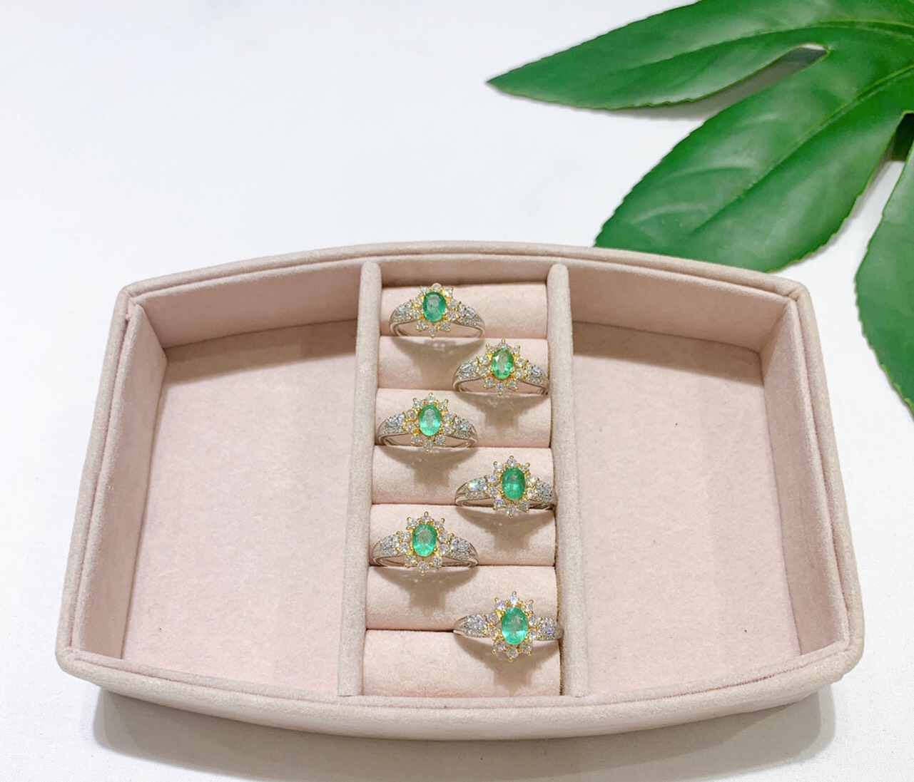 Nhẫn đính đá Emerald thiên nhiên - MOON Jewelry