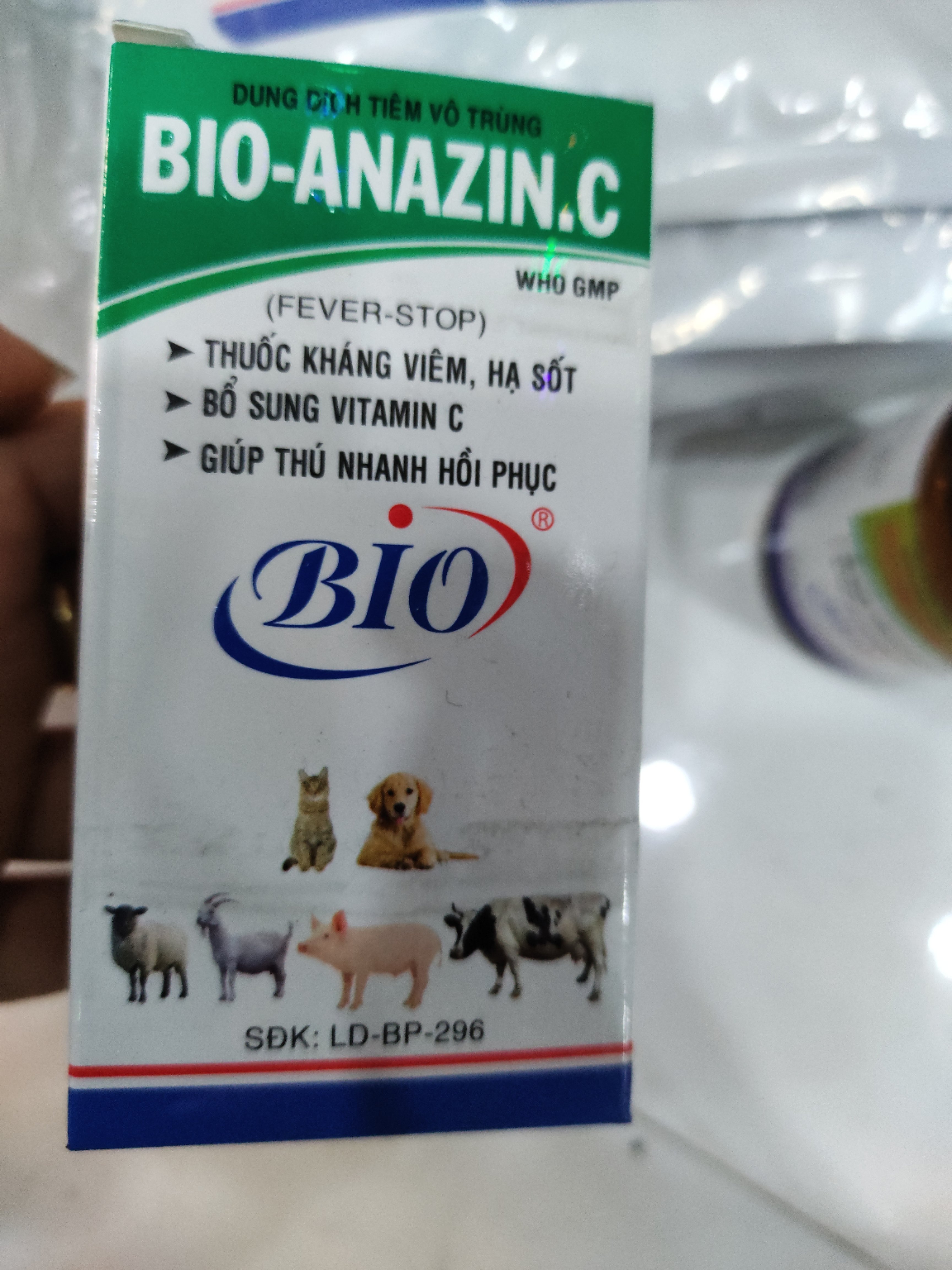 Dung dịch tiêm vô trùng BIO-ANAZIN.C cung cấp vitamin C Hạ sốt, giảm đau, kháng viêm, chống stress trên heo, trâu, bò, dê, cừu, bê, nghé, chó, mèo.