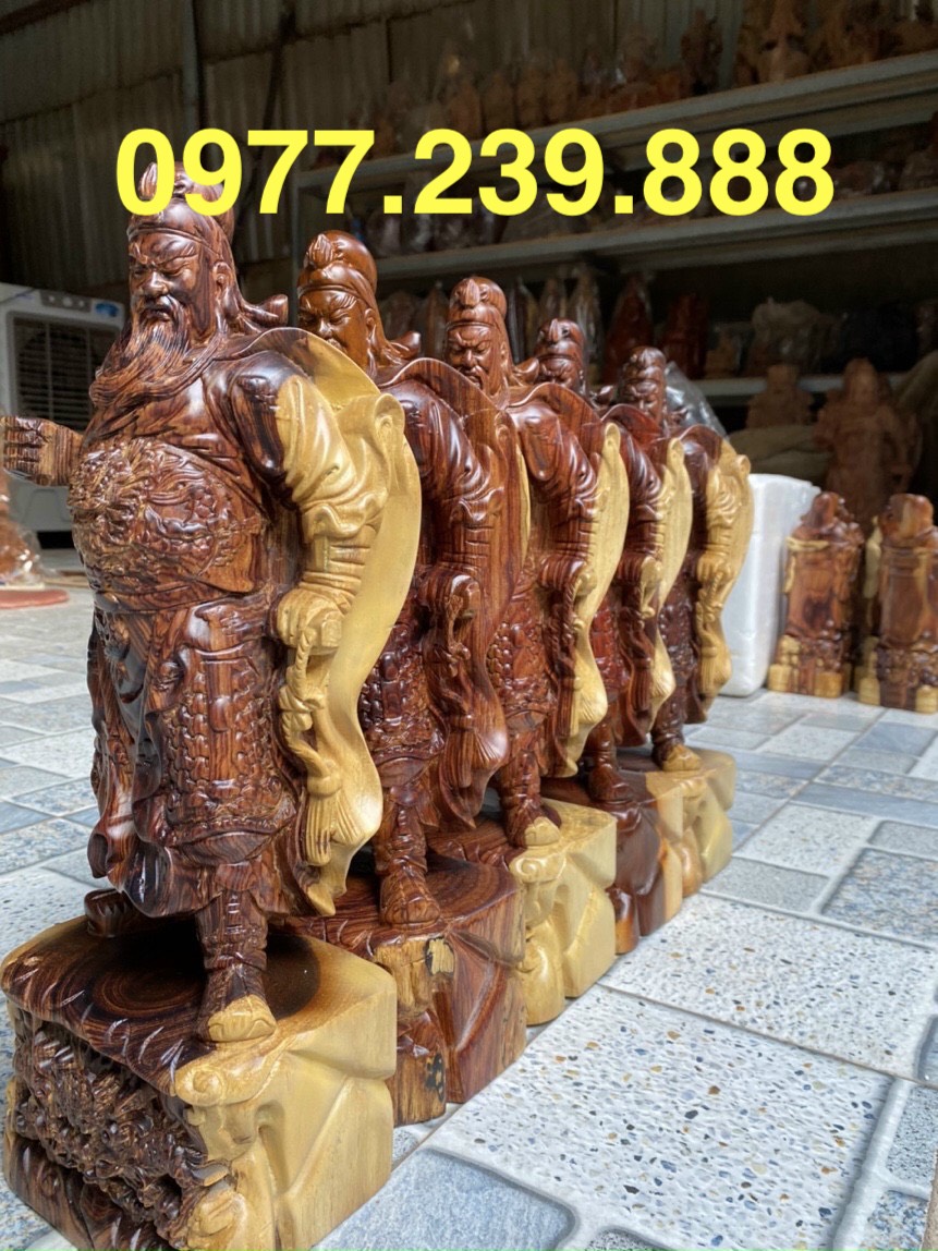 Tượng quan công bằng gỗ cẩm 30cm
