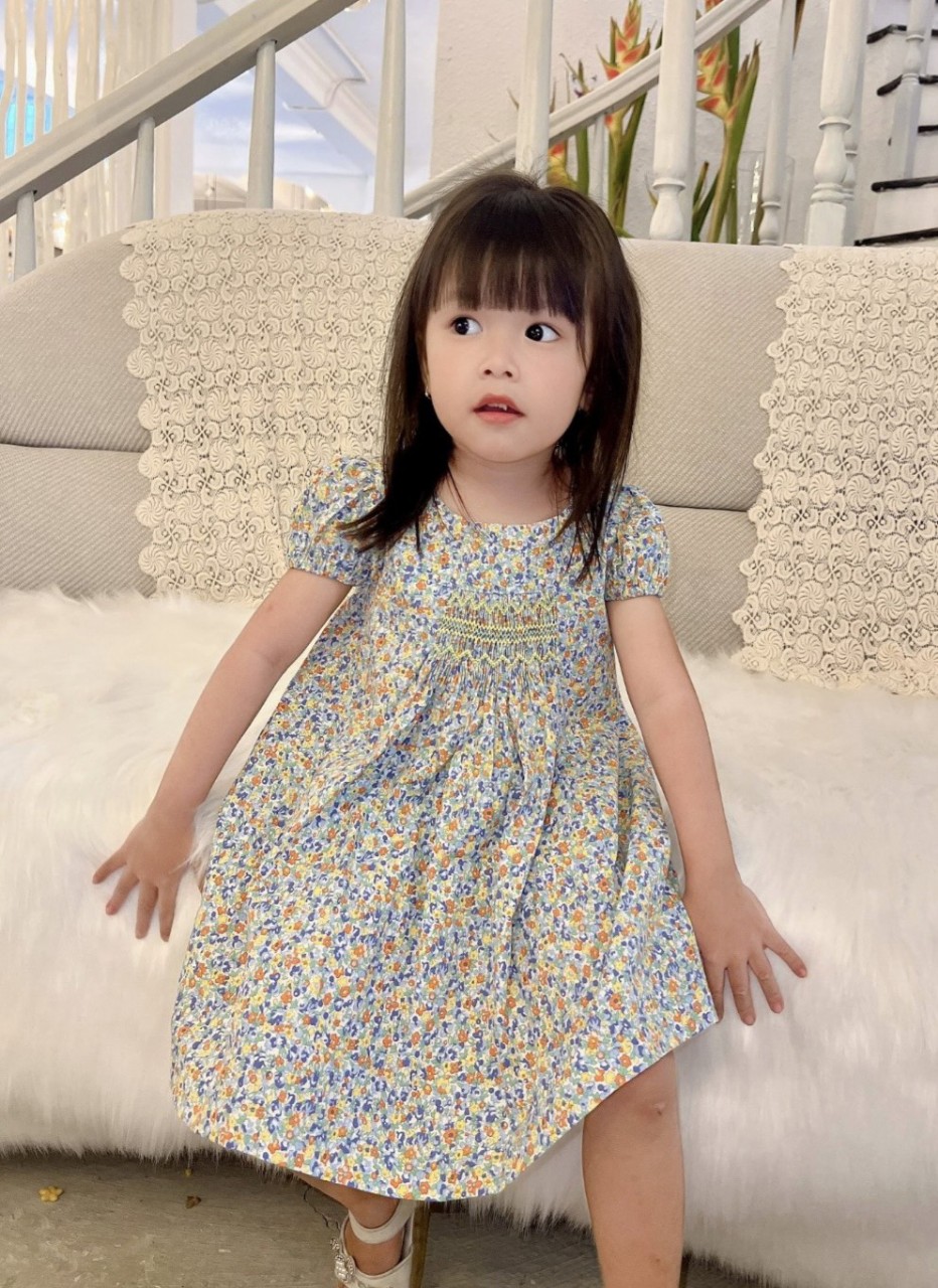 ĐẦM BÉ GÁI TAY NHÚN PHỒNG THÊU MÓC XÍCH NGỰC